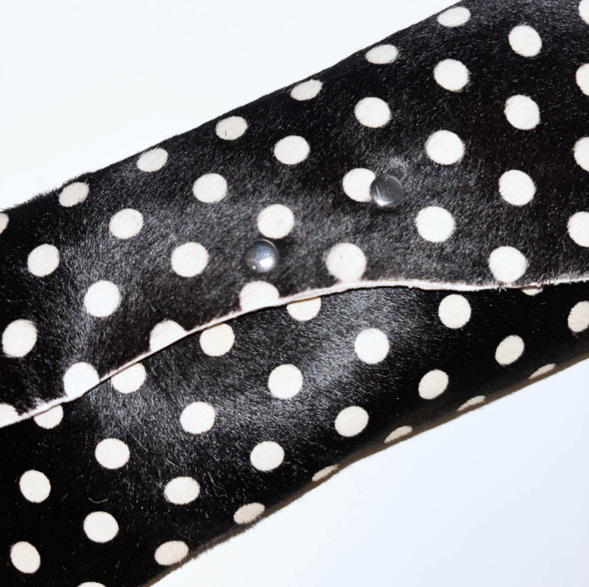 DOTS CLUCTH