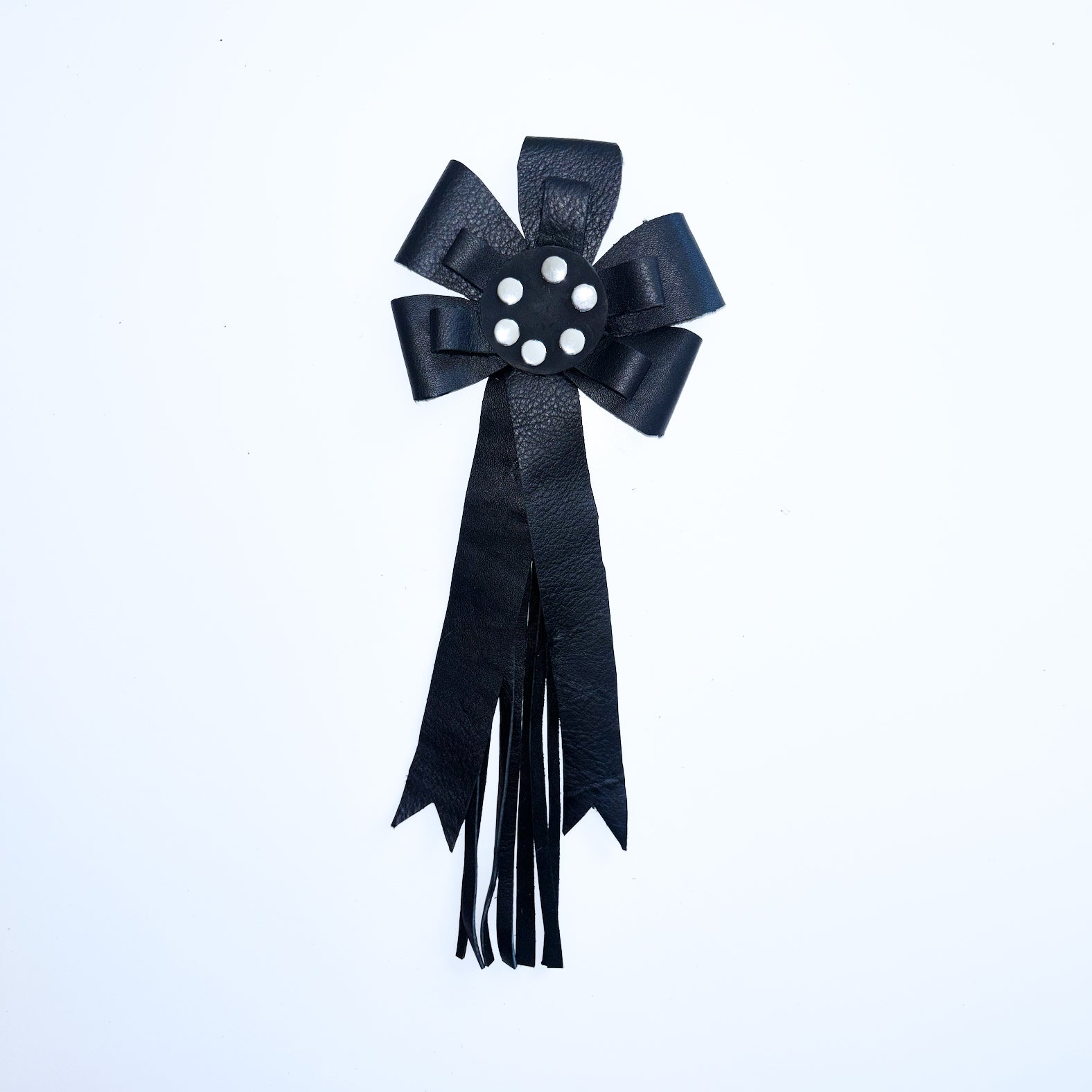 BLACK BROOCH / CHARM