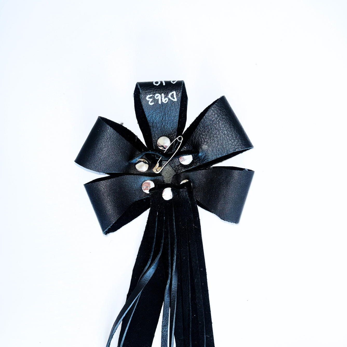 BLACK BROOCH / CHARM
